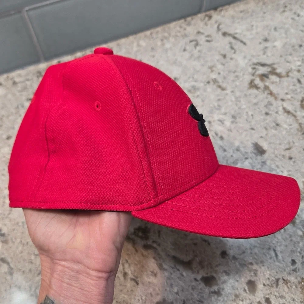 Under Armour Kids‎ Blitzing 3.0 Red Athletic Baseball Hat Cap 1305457 M/L